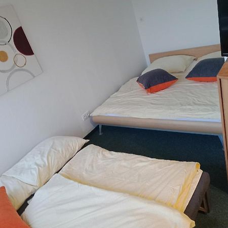 Apartman Obecni Hostinec Provodov (Hradec Kralove) Kültér fotó