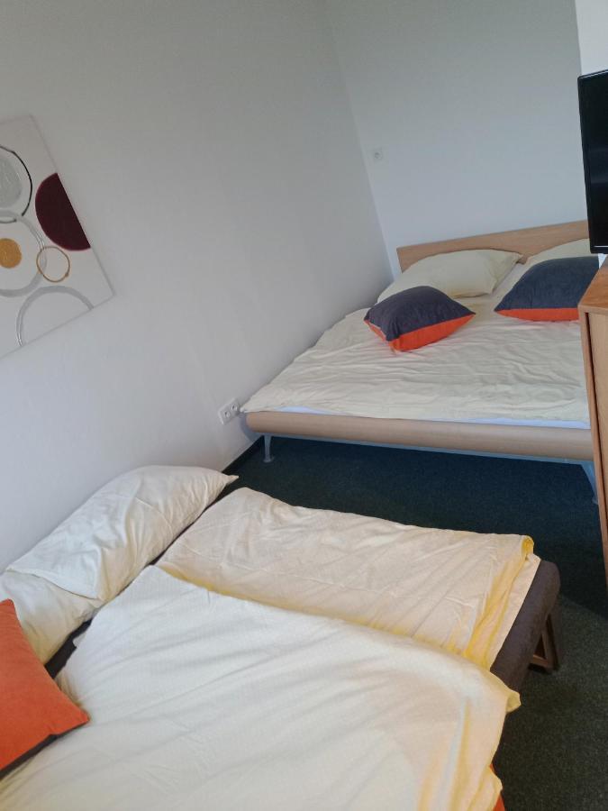 Apartman Obecni Hostinec Provodov (Hradec Kralove) Kültér fotó